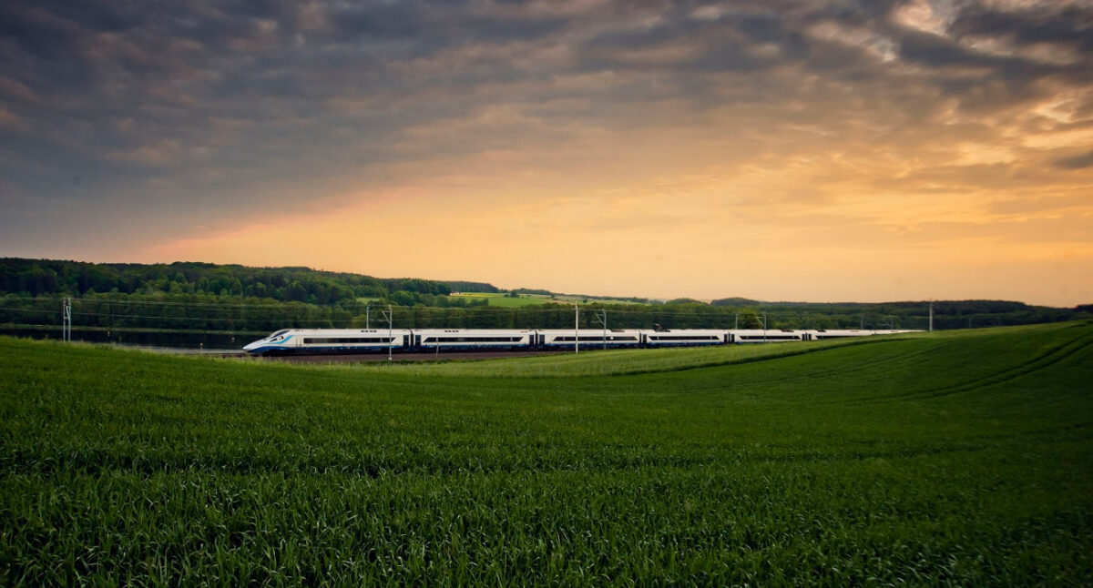 Podróżni kupili już 200 tys. biletów PKP Intercity w mPay i e-podróżnik.pl