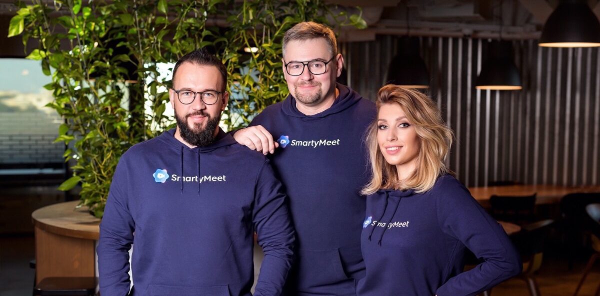 Sztuczna inteligencja w rozmowach wideo. Polski startup SmartyMeet