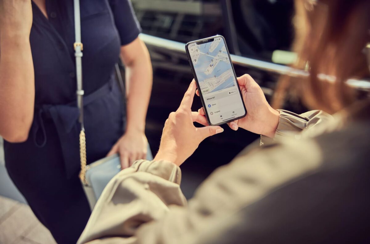Nowy benefit dla pracowników. Cyfrowe karty podróżne od Adyen, Free Now i Visa