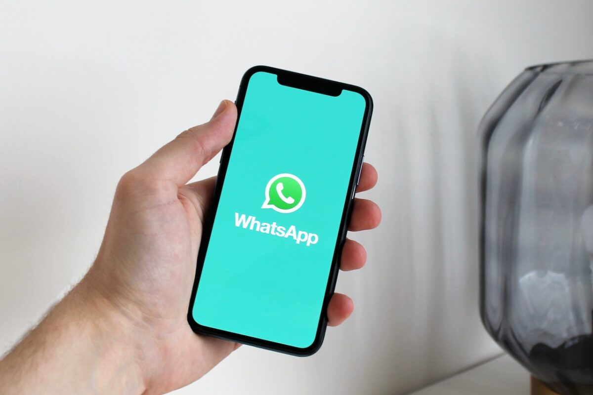 WhatsApp wprowadza nowe funkcje. Mają chronić użytkowników przed oszustwami