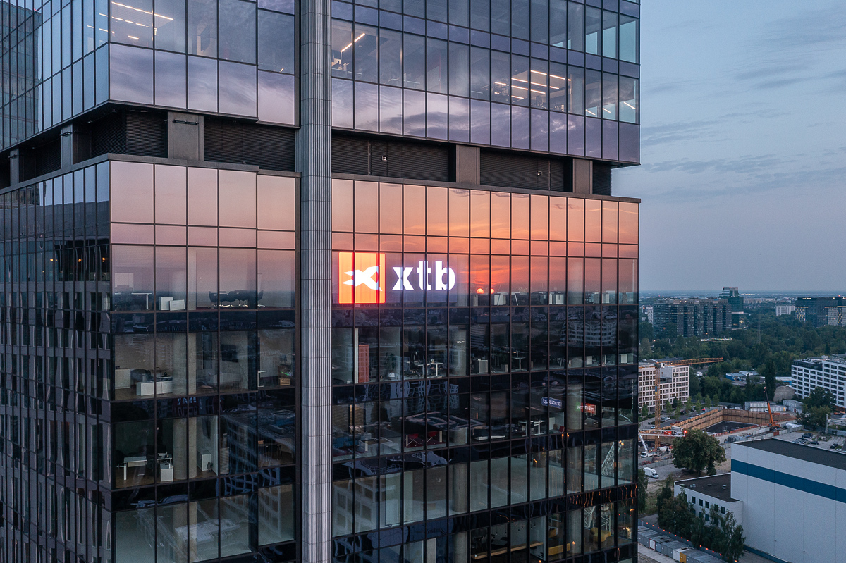 XTB udostępni wirtualny portfel oraz kartę wielowalutową