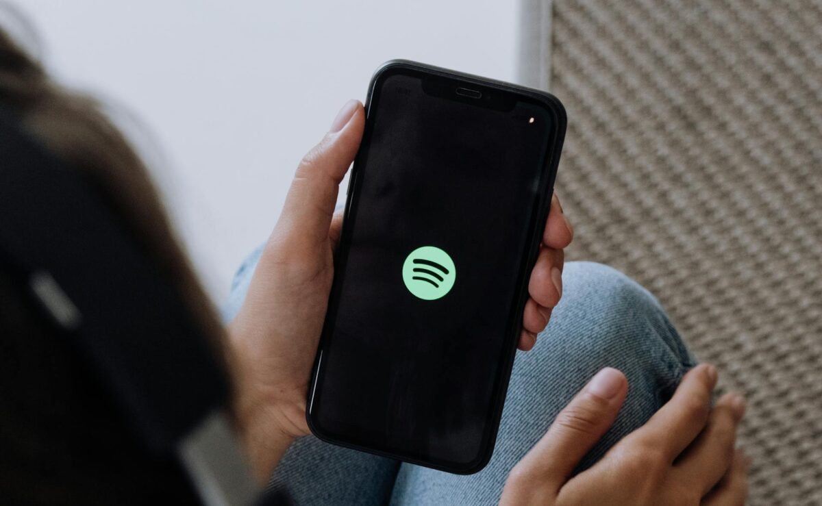 Przemiana Spotify. Od streamingu muzyki do sieci społecznościowej