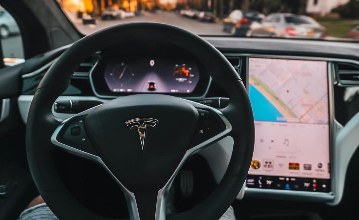 Tesla zawiera ugodę. Chodzi o śmiertelny wypadek z udziałem autopilota