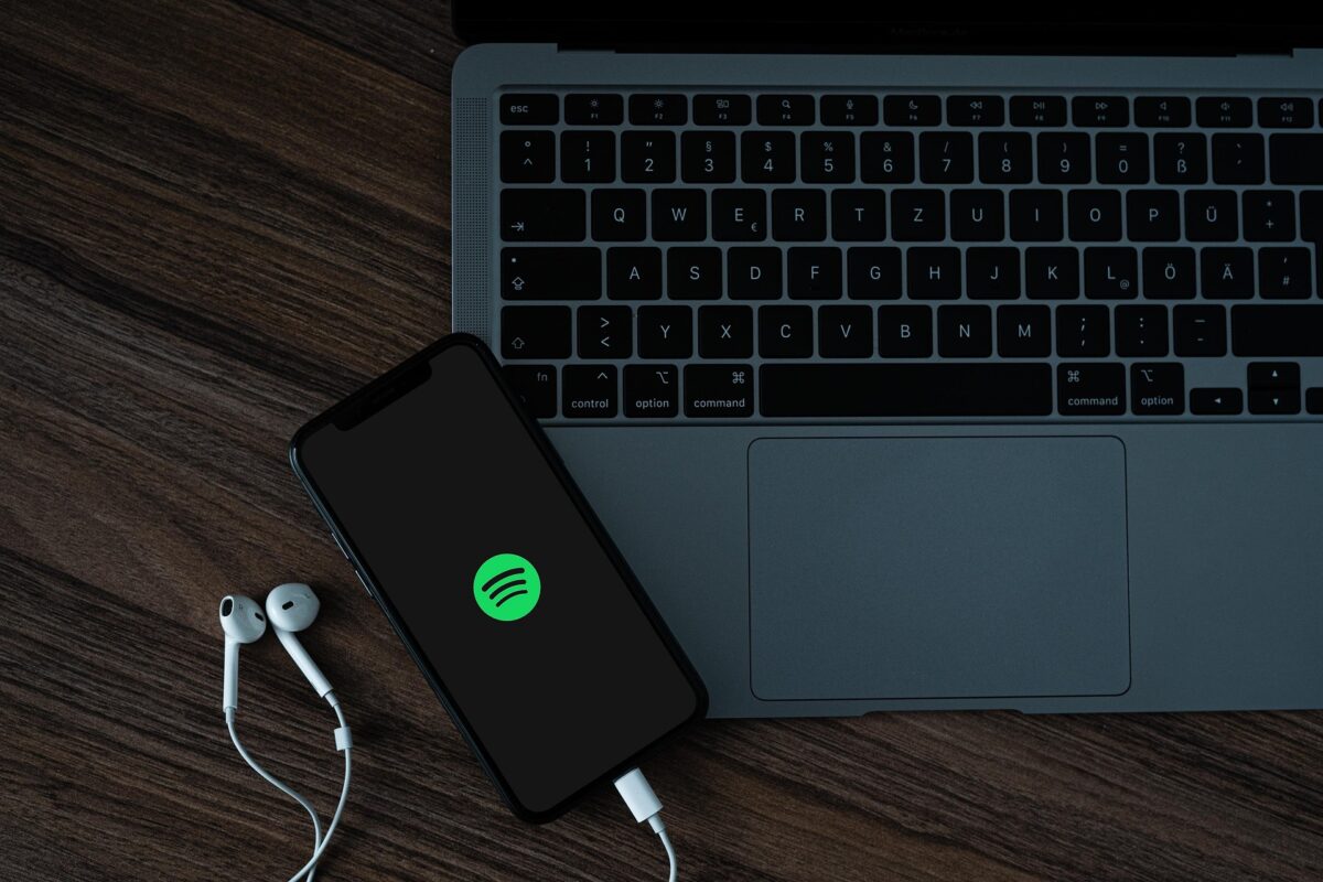 Polski jednorożec łączy siły ze Spotify. Więcej audiobooków czytanych przez AI