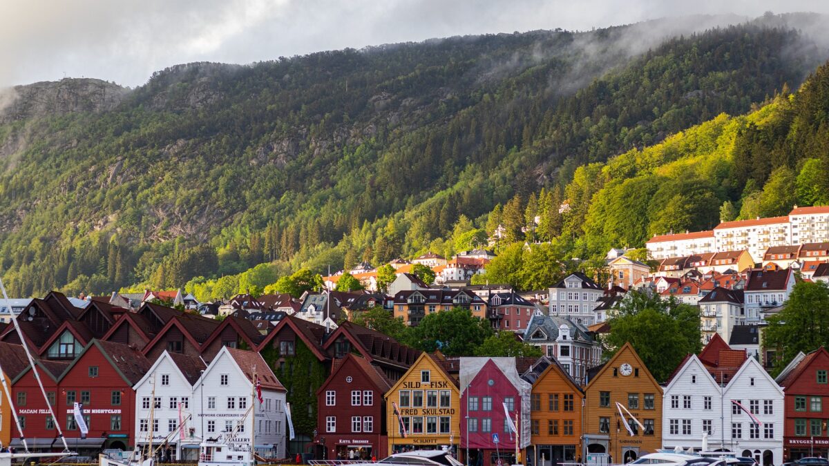 Płatność tylko kartą? Norwegowie mówią „nie” i wprowadzają nowe przepisy