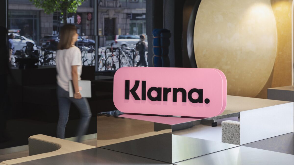 Klarna testuje kartę debetową w USA. Ekspansja na Europę jeszcze w tym roku