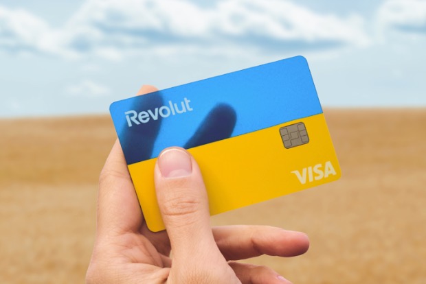 Revolut startuje z ofertą dla mieszkańców Ukrainy i limitowaną serią kart Clear Sky