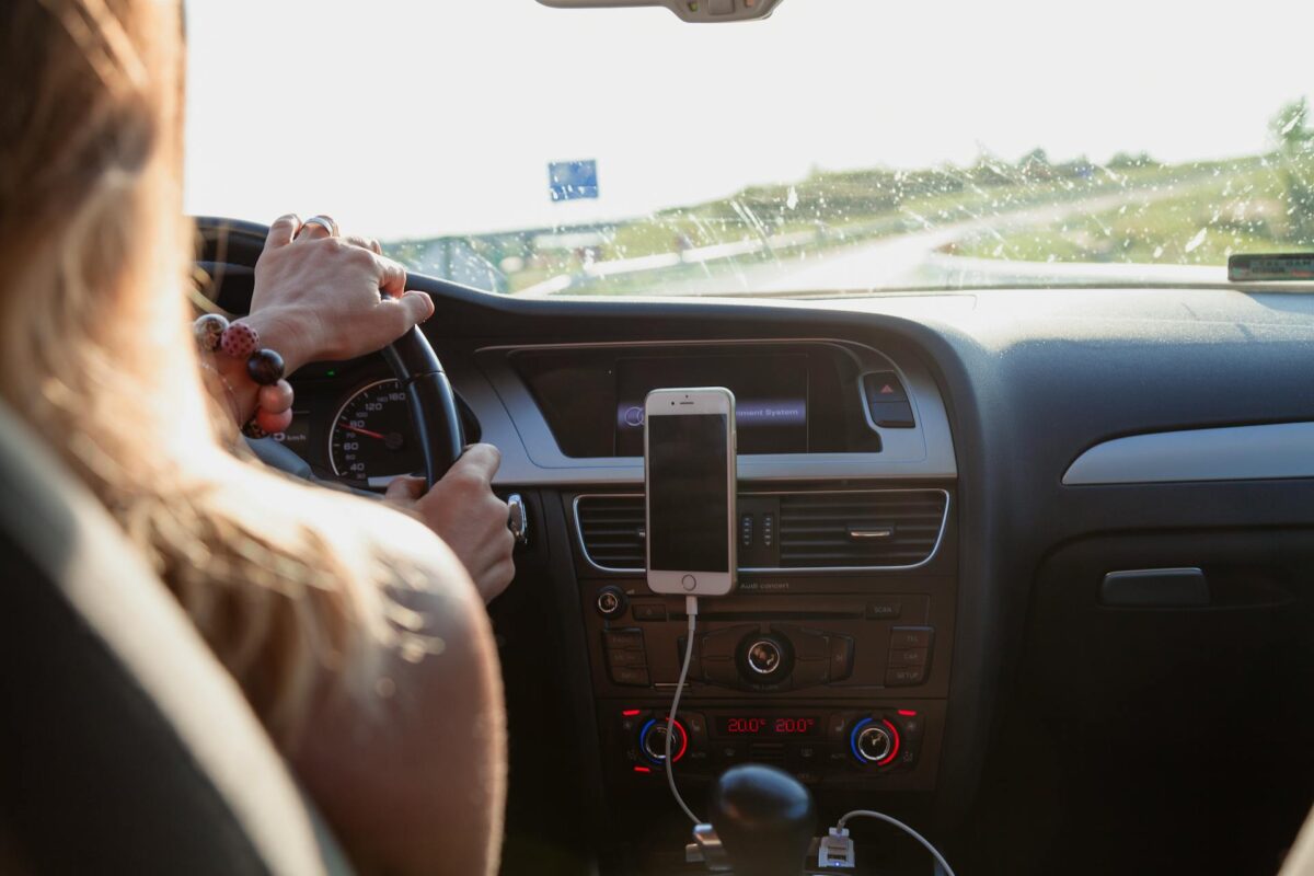 Sztuczna inteligencja za kierownicą. Google Gemini pojawi się w Android Auto