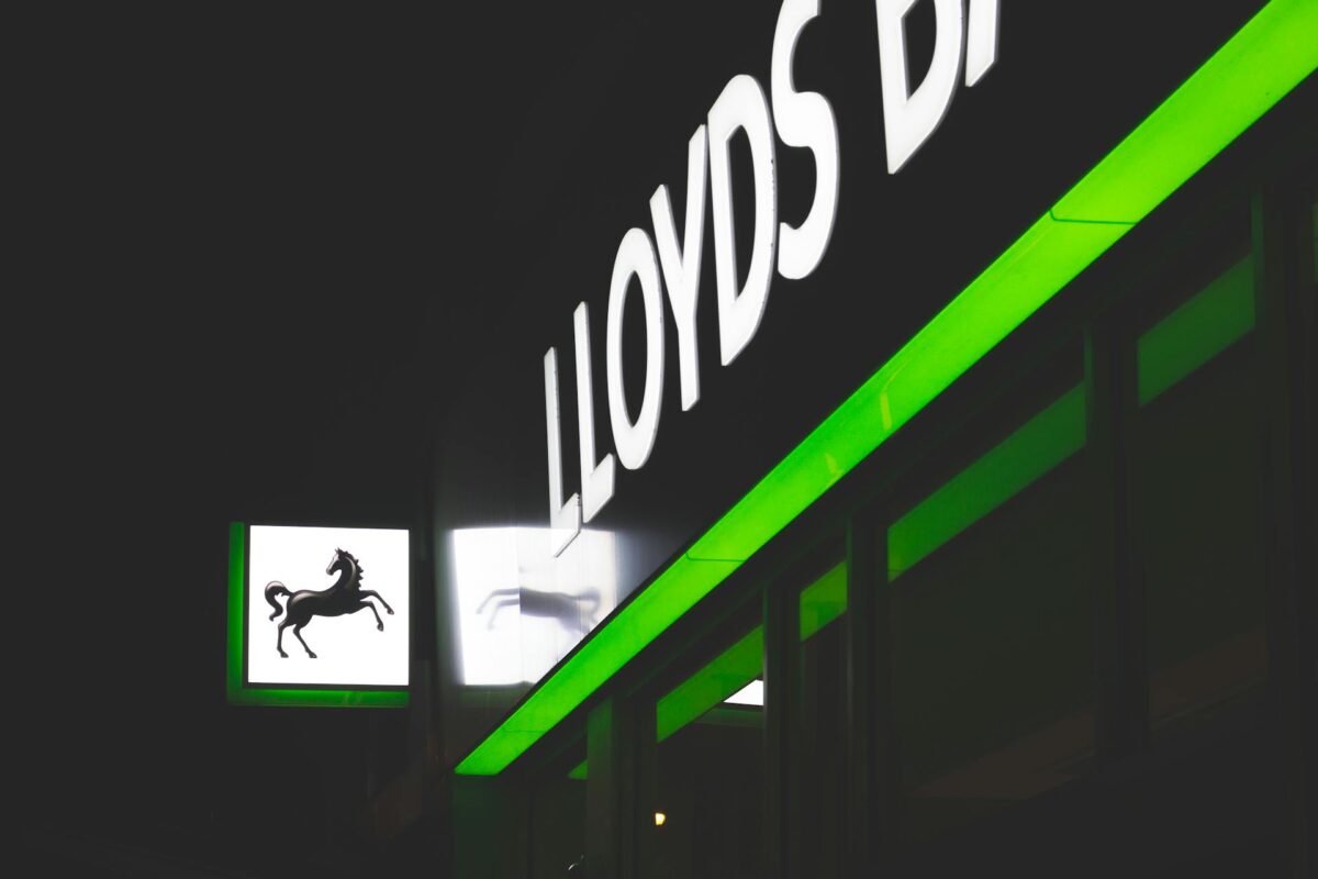 Curve z nowym właścicielem? Lloyds Bank chce przejąć fintech za 120 mln funtów